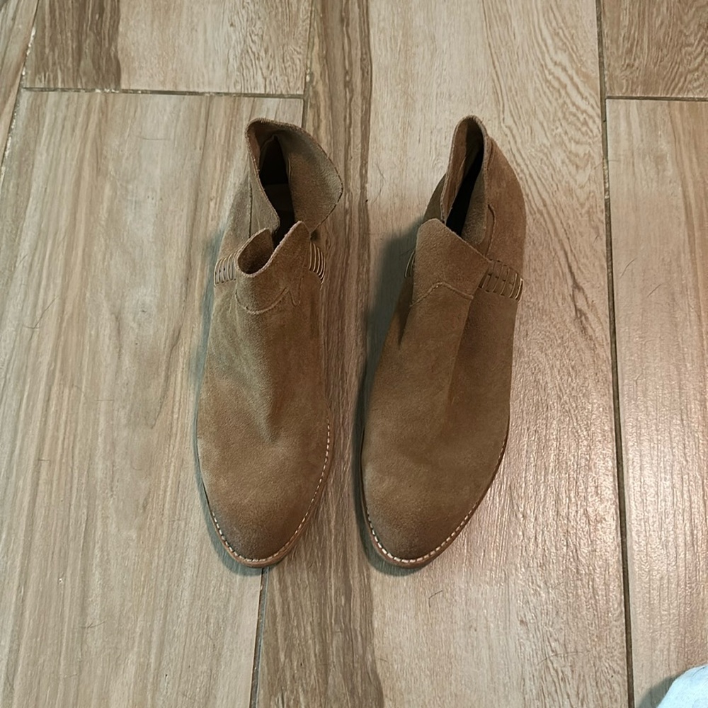 Women’s Dolce Vita Suede Low Top Boots Size 8